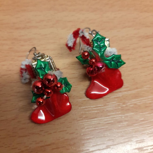 Christmas hanging earrings like new, red and green pair