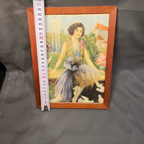 Vintage girl picture frame like new