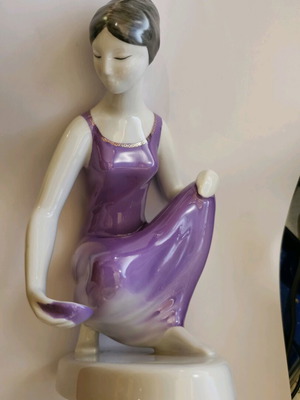 Hollohaza porcelain figurine used, girl collecting water