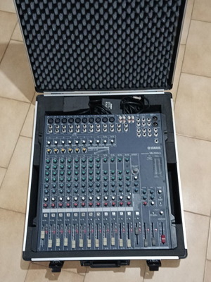 Yamaha MG166CX 16-канален миксер с компресия и ефекти и куфар за пренос Thomann