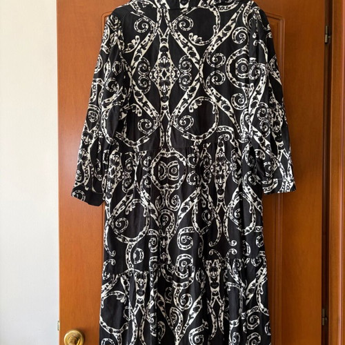 Dress like new, black and white, one size