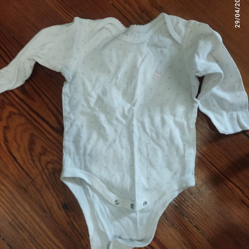 Baby bodysuit with long sleeves Baby Gap like new, 9-12 months