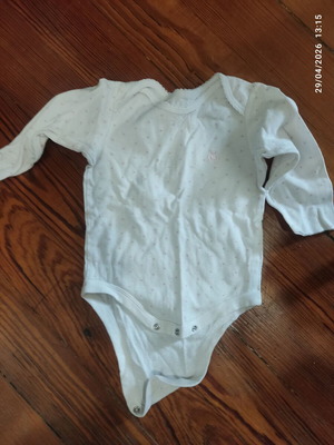 Baby bodysuit with long sleeves Baby Gap like new, 9-12 months