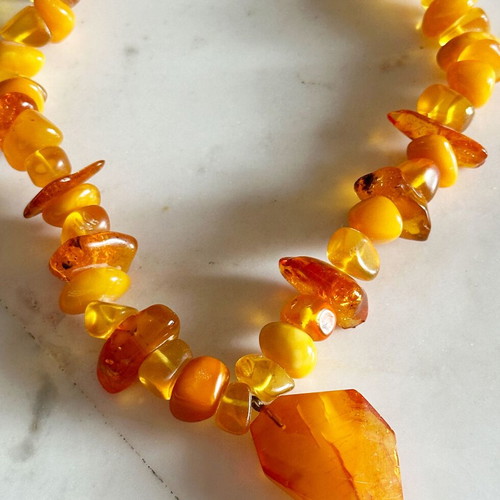 Vintage Baltic amber necklace with pendant like new