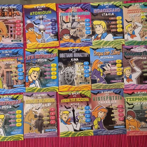 Scooby-Doo World of Mystery collectible card set like new, 332 pieces