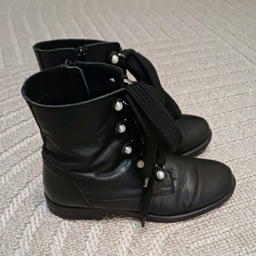 Fratelli Petridi black leather boots used with pearls and laces size 41