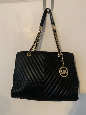 Τσάντα Michael Kors ώμου βραδινή μαύρη σαν καινούργιο με μαλακό δέρμα