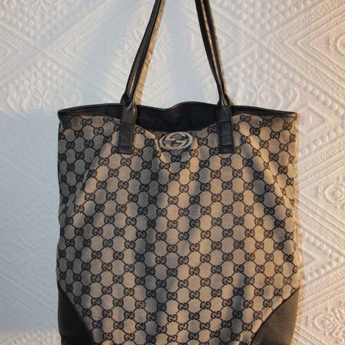Gucci bag used with Monogram GG pattern