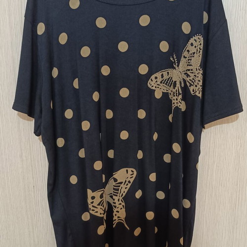 Black oversized t-shirt with gold/beige polka dots and butterflies like new