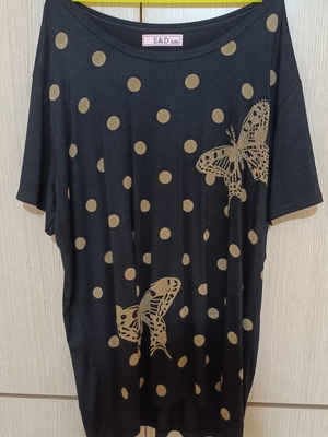 Black oversized t-shirt with gold/beige polka dots and butterflies like new