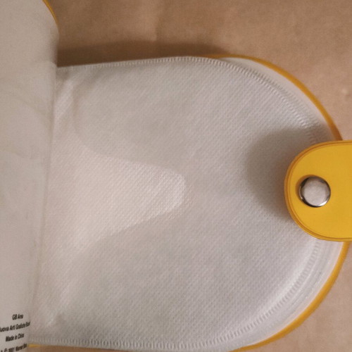 Tweety 2001 CD case used, holds 20 CDs with liquid heart
