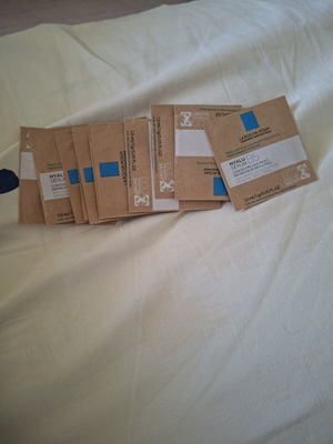 La Roche Posay Serum B5 πακέτο 11 καινούργια δείγματα