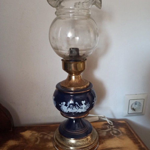 Table lamp used with vintage design