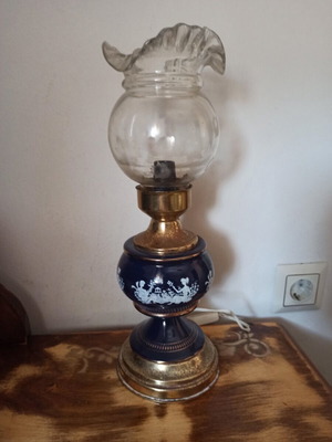 Table lamp used with vintage design