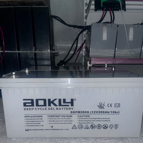 Victron Phoenix Inverter Smart 24/3000 with 200Ah lead-acid batteries