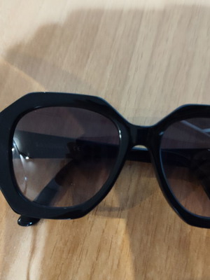 Karl Lagerfeld sunglasses like new, black