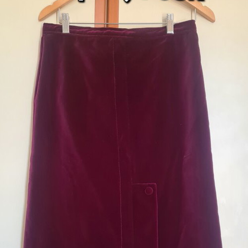Velvet women's skirt medium size, like new, deep burgundy with front design