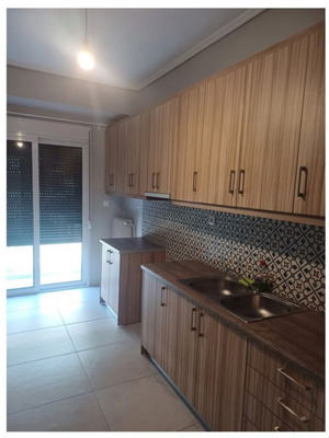 Διαμέρισμα ανακαινισμένο 72 τ.μ. γωνιακό, 3ος όροφος, Καλλιθέα Κέντρο