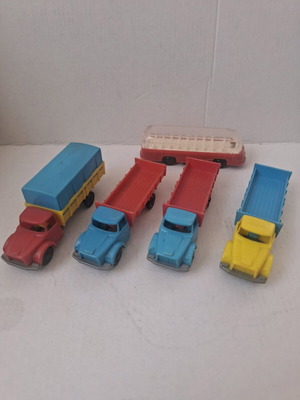 Лот ретро пластмасови камиончета и автобус Joy Toy употребяван
