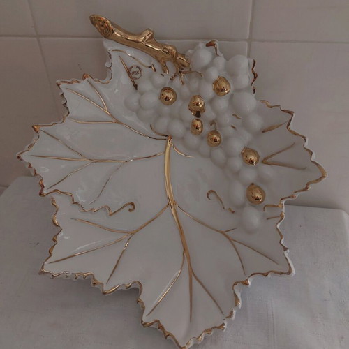 Decorative bowl handmade from Italian porcelain in grape leaf shape new