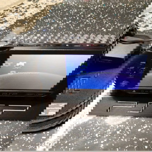 ПРЕДЛОЖЕНИЕ! Sony psp 1004 street пакет с 15 игри!