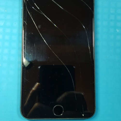 iPhone 7 Plus 128GB used with cracks, iOS 15.8.8