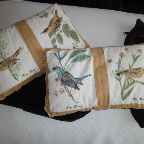 Decorative pillows like new, velvet brown and bird designs, set of 3