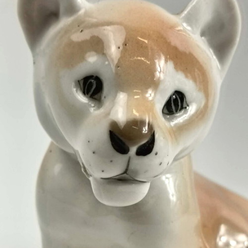 Lomonosov porcelain lion cub figure like new