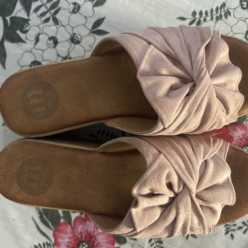 Slippers size 39 new, beige and pink