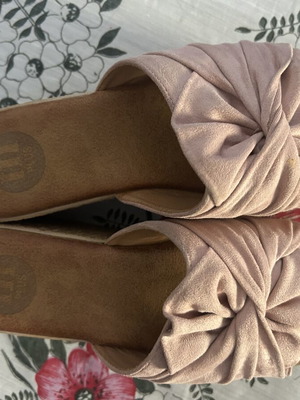 Slippers size 39 new, beige and pink
