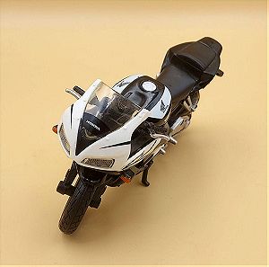 MAISTO Honda CBR1000RR - White / Black