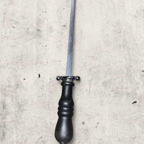 Knife sharpening steel with long rod and ergonomic handle