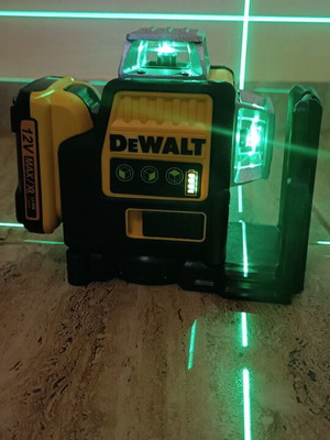 DeWalt 4D зелен лазерен нивелир с 16 линии и 4 равнини