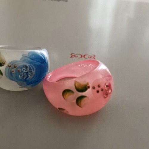 Set of 2 summer statement rings with floral design, like new