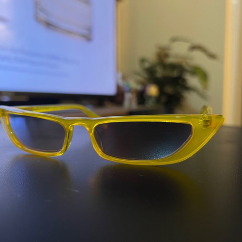 Kendall+Kylie sunglasses used, yellow with mirror lenses