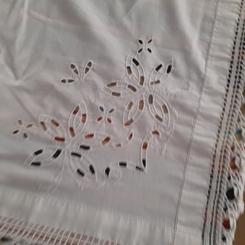 Arhontiko embroidered tablecloth like new with lace 1.60×1.60