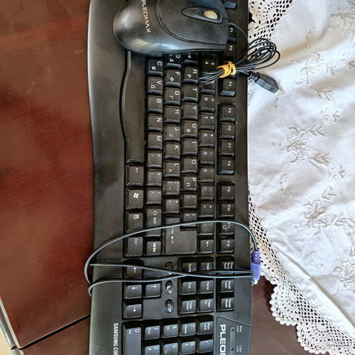 Samsung Pleomax keyboard and mouse used, excellent condition, missing one support