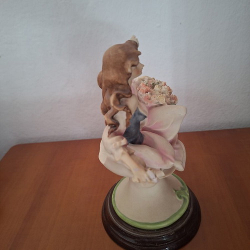 Capo di Monde decorative figurine 22cm height like new with base