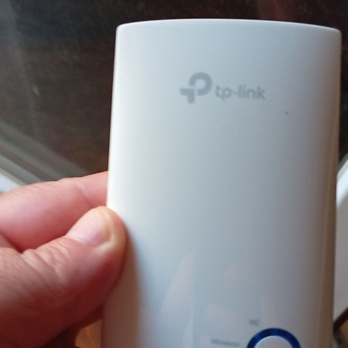 TP-LINK Wi-Fi Range Extender TL-WA850RE 300Mbps used