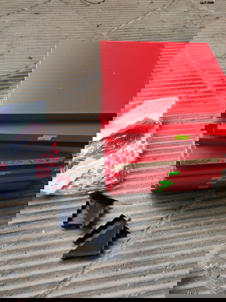 Ράφι τοίχου σε σχήμα σκάλας