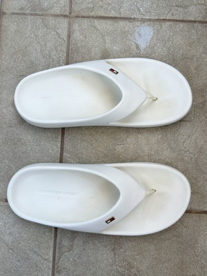 Tommy Hilfiger white flip flops like new, size 37-38