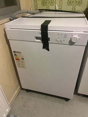 Crown DW 6044A WH dishwasher like new, 12 place settings, white