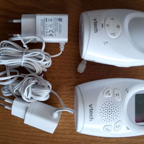 Vtech Baby Monitor DM1211 used with talk-back intercom and lullabies