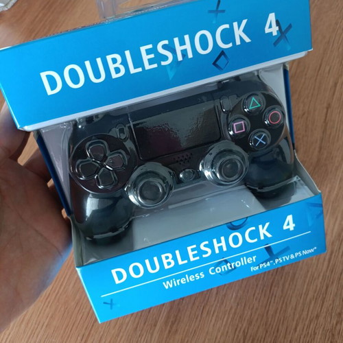 PlayStation 4 Doubleshock Controller new with charging cables