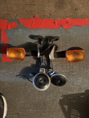 Suzuki GSX 750 OEM front flash and horn base