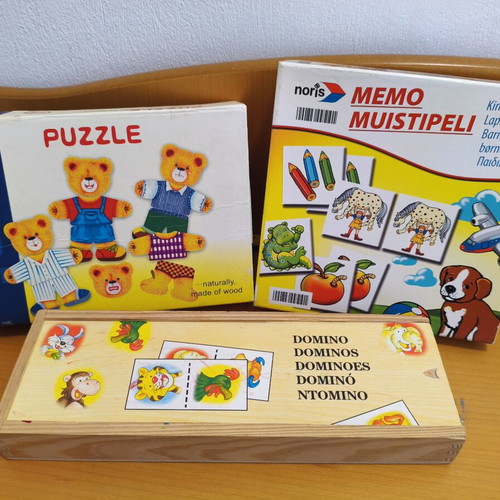 Educational toy set like new with domino, puzzle and memory cards