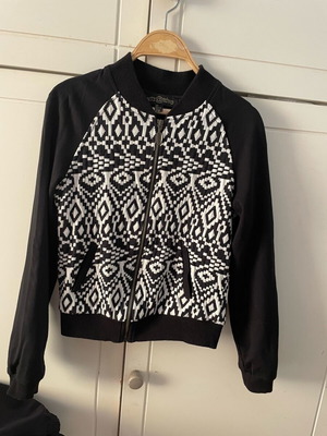 Attrattivo cardigan size S like new, black and white