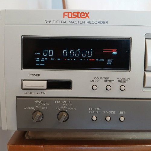 Fostex D5 Digital DAT Master Recorder like new