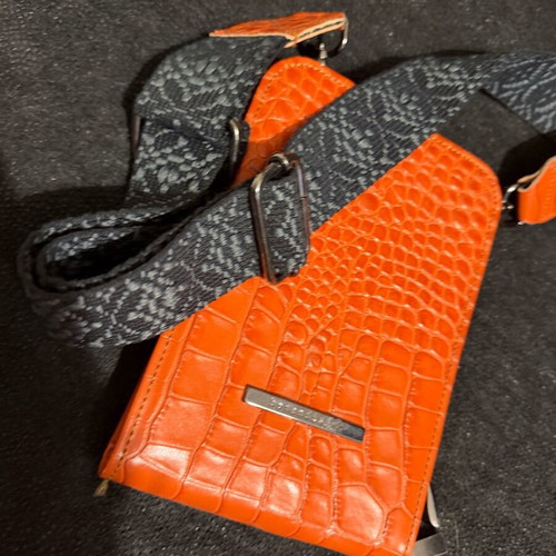 Bonendis leather phone case new with strap