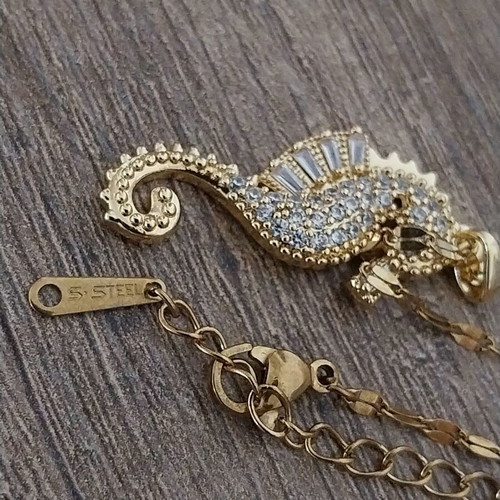 Seahorse Gold Steel Necklace used with missing strass